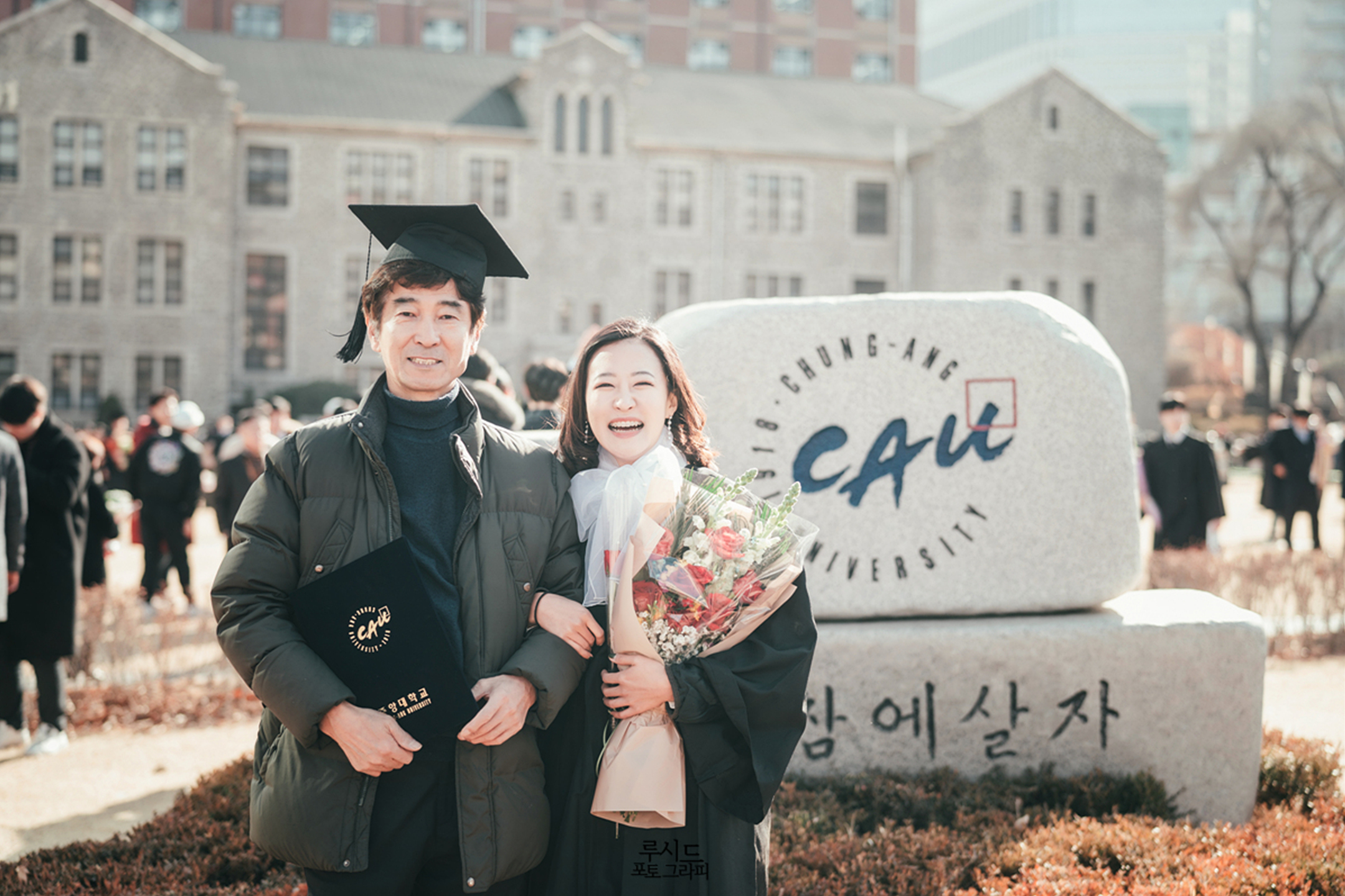 중앙대학교 캠퍼스 졸업스냅 가족사진 루시드 포토그라피