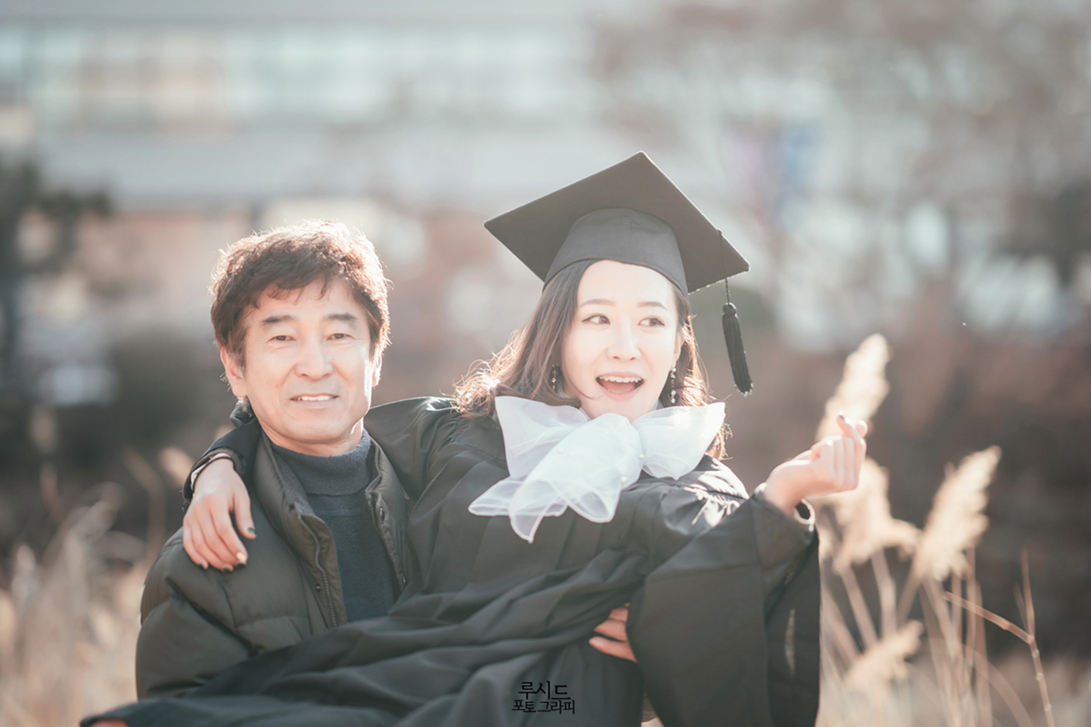 중앙대학교 캠퍼스 졸업스냅 가족사진 루시드 포토그라피