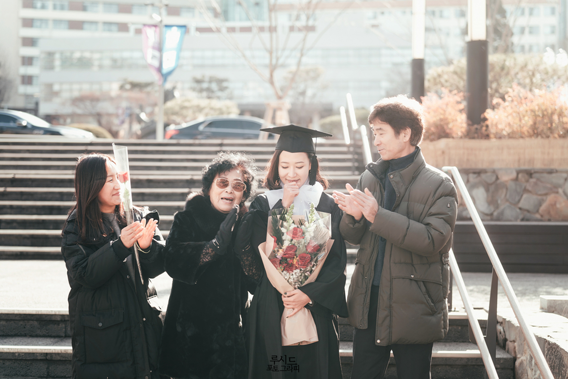 중앙대학교 캠퍼스 졸업스냅 가족사진 루시드 포토그라피