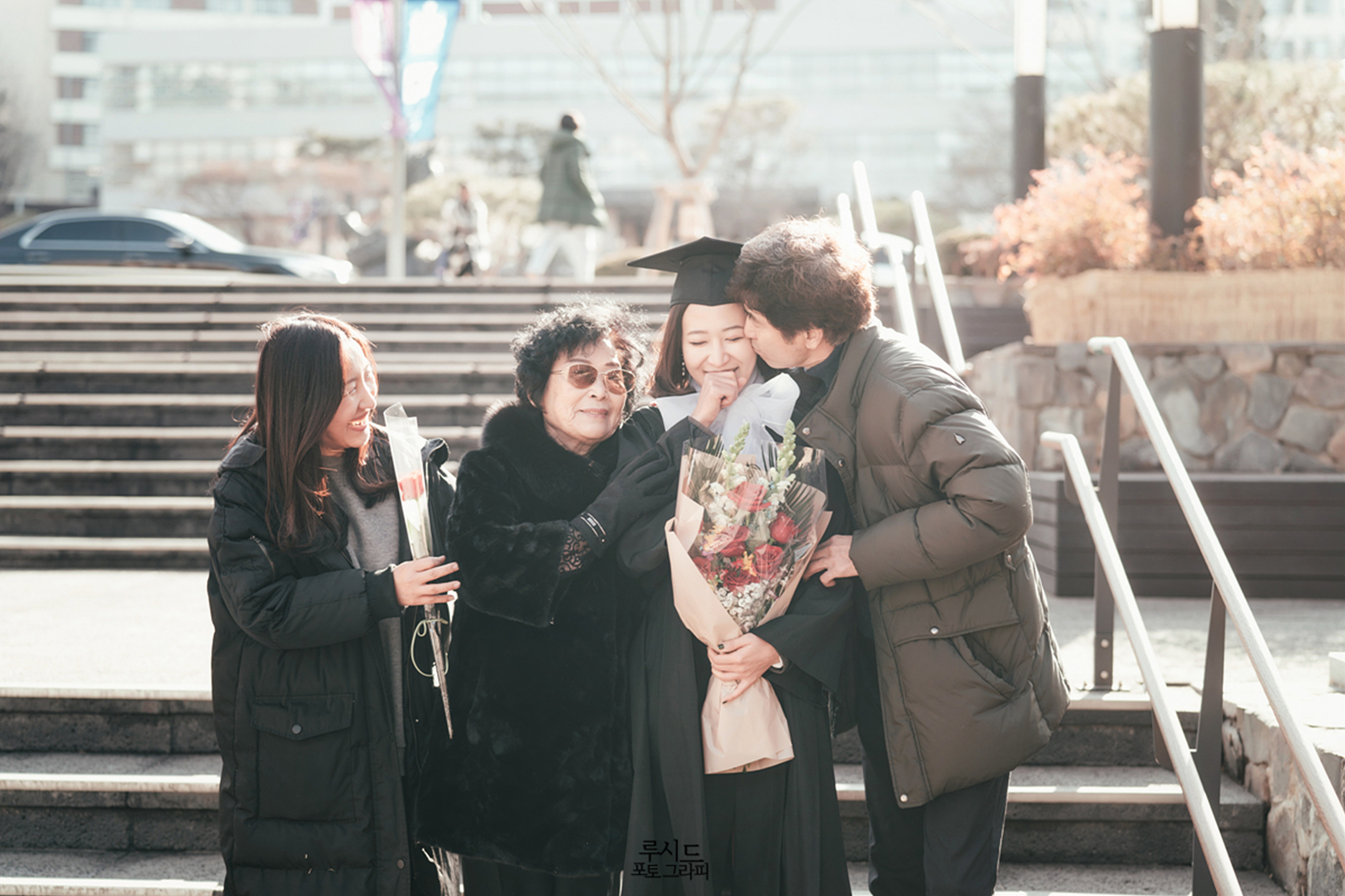 중앙대학교 캠퍼스 졸업스냅 가족사진 루시드 포토그라피