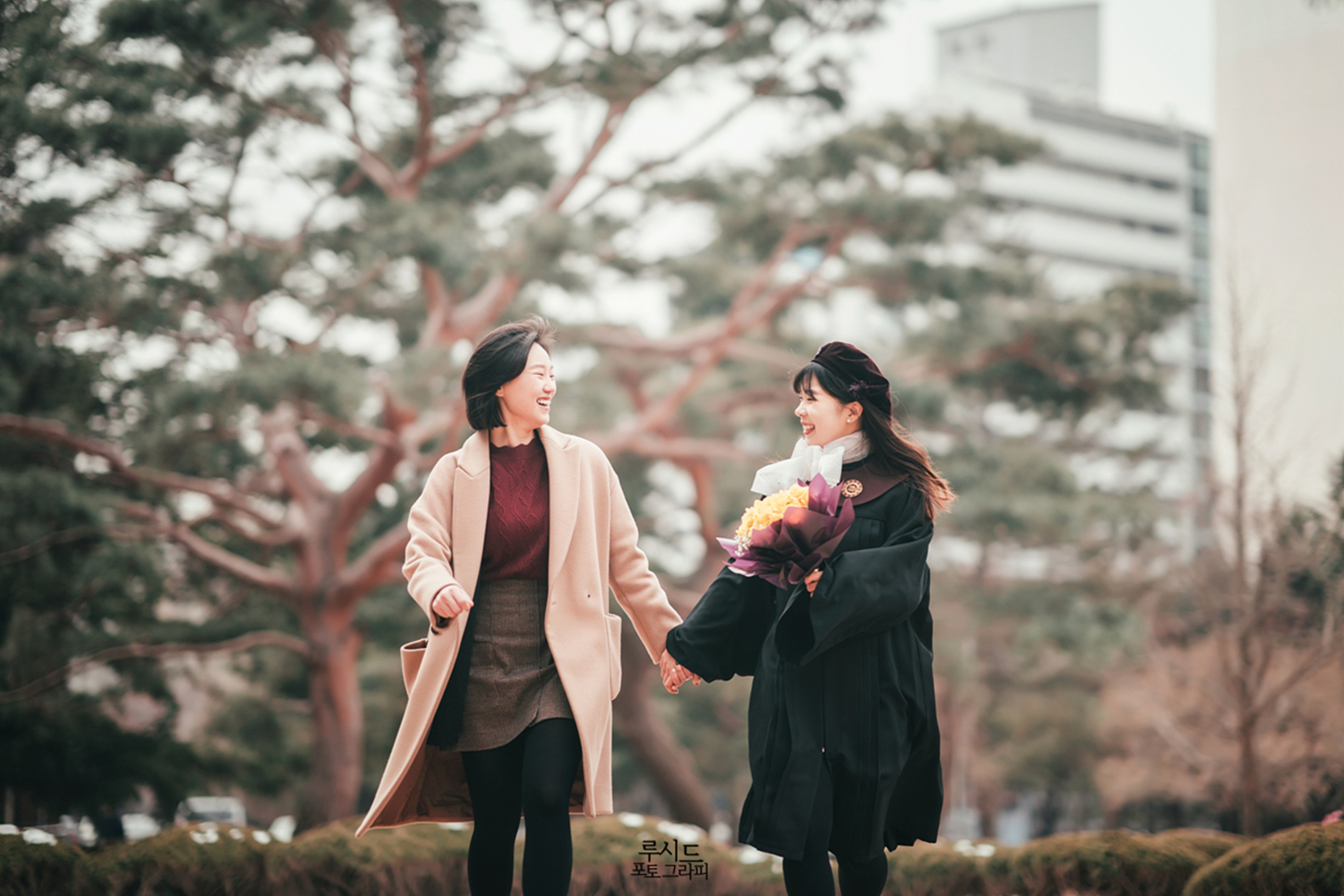 서울여자대학교 캠퍼스 졸업스냅 가족사진 루시드 포토그라피